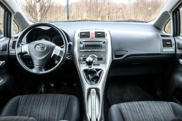 Toyota Auris - Image 10