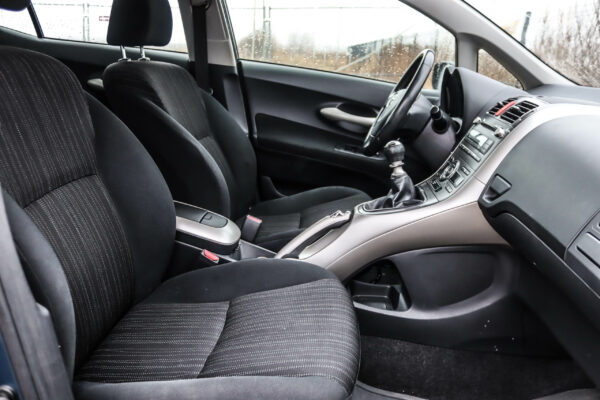 Toyota Auris - Image 11