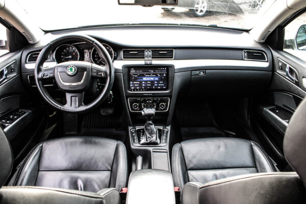 Skoda Superb - Image 9