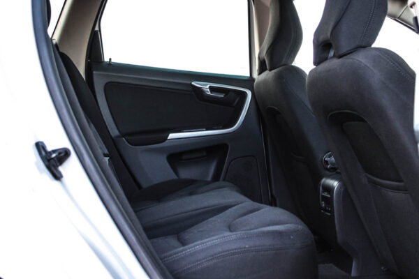 Volvo XC60 - Image 8