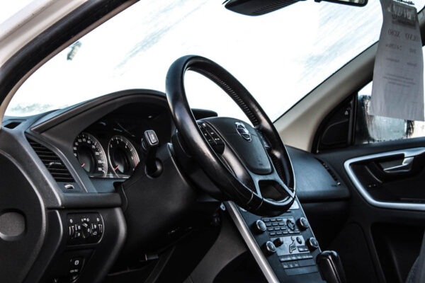 Volvo XC60 - Image 10