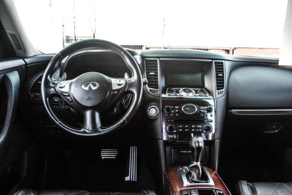 Infiniti FX35 - Image 8