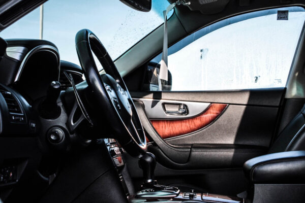 Infiniti FX35 - Image 10