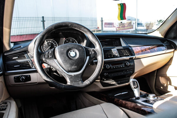 BMW X5 - Image 9