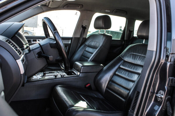 VW Touareg - Image 8