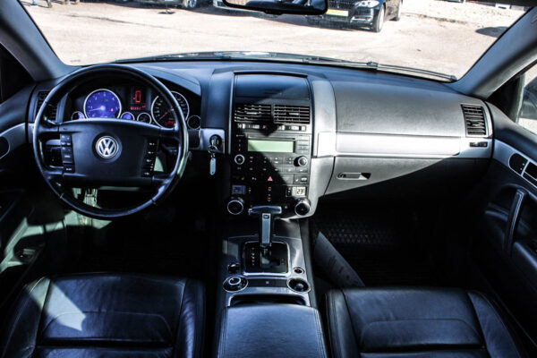 VW Touareg - Image 11