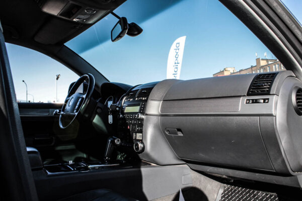 VW Touareg - Image 12