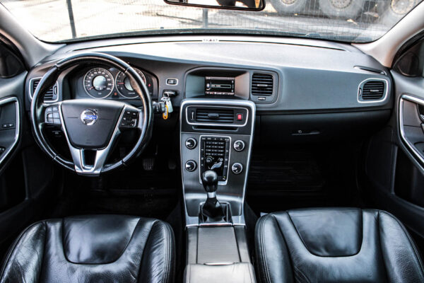 Volvo V60 - Image 10