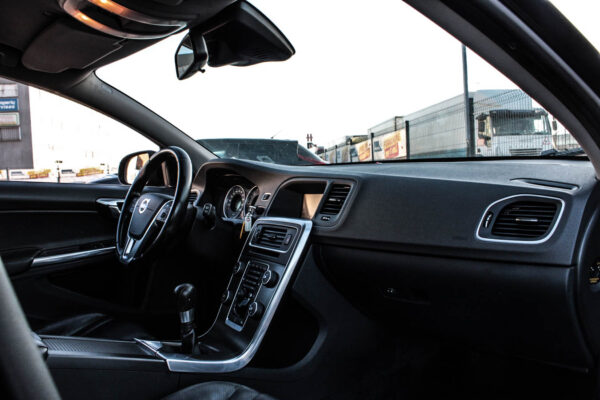 Volvo V60 - Image 11