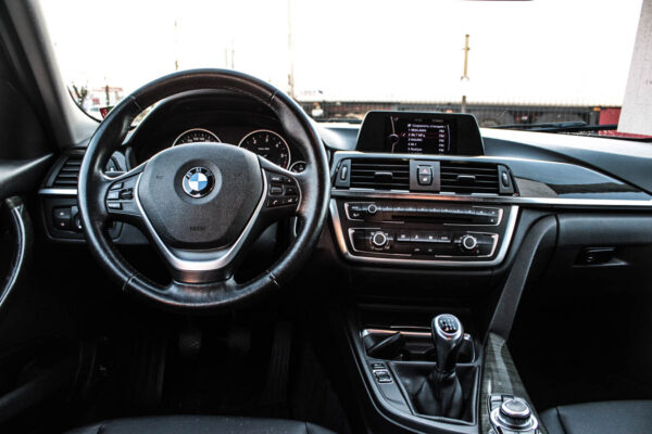 BMW 318D - Image 8