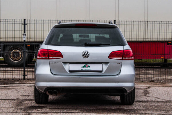VW Passat - Image 5