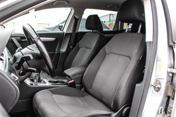 VW Passat - Image 13