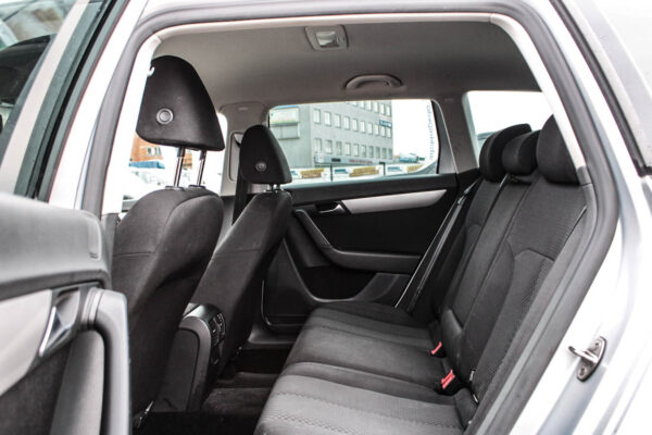VW Passat - Image 12