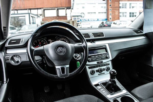 VW Passat - Image 8