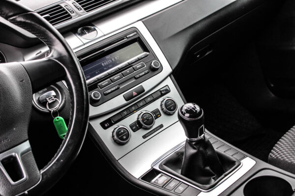 VW Passat - Image 10