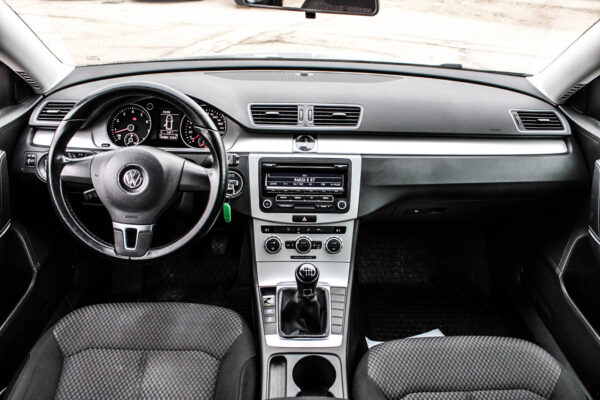 VW Passat - Image 9