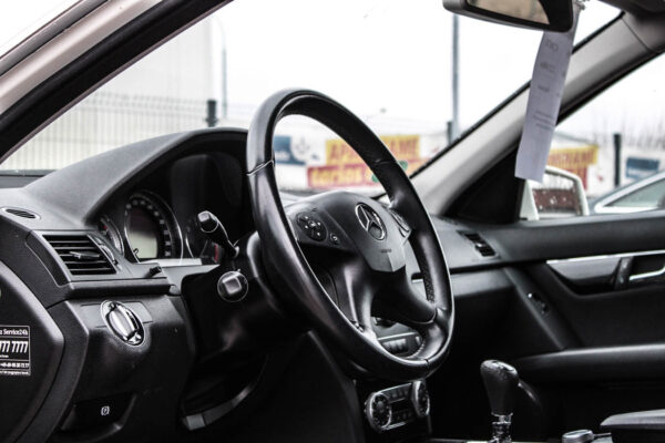 Mercedes-Benz C200 - Image 9