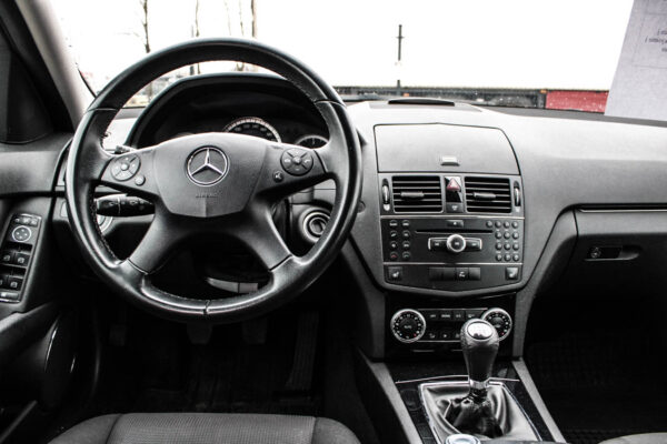 Mercedes-Benz C200 - Image 7
