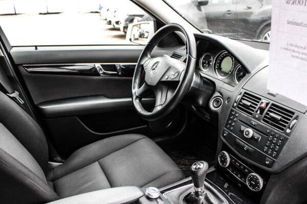 Mercedes-Benz C200 - Image 11