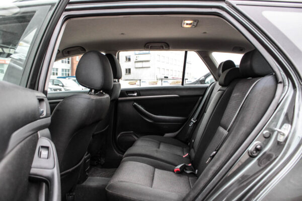 Toyota Avensis - Image 13