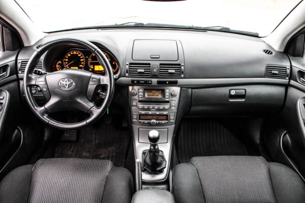 Toyota Avensis - Image 10