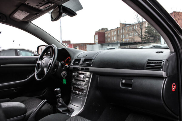 Toyota Avensis - Image 11