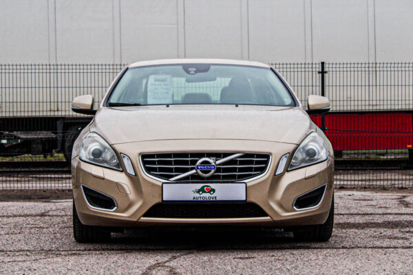 Volvo S60 - Image 2