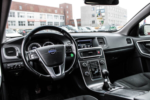 Volvo V60 - Image 10