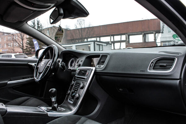 Volvo V60 - Image 12