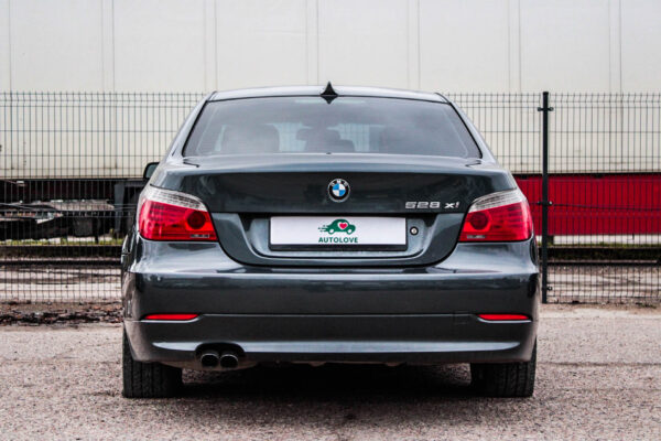BMW 528XI - Image 5
