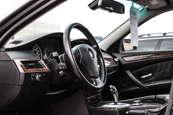 BMW 528XI - Image 8
