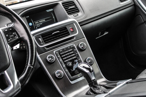 Volvo V60 - Image 11