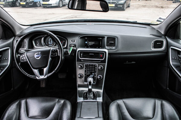 Volvo V60 - Image 12