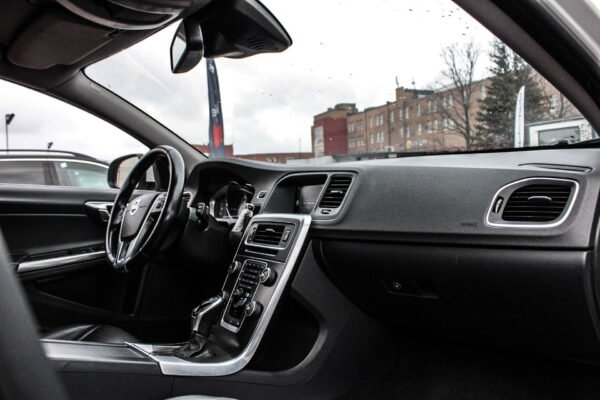 Volvo V60 - Image 13