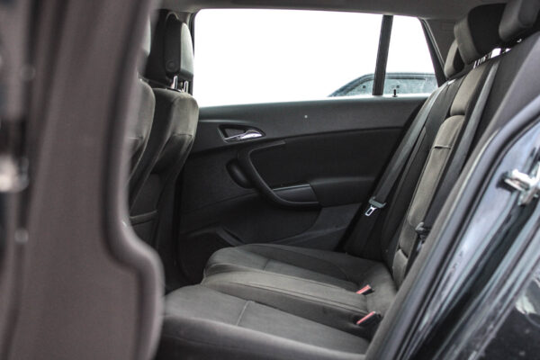 Opel Insignia - Image 10