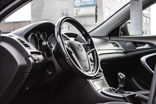 Opel Insignia - Image 9