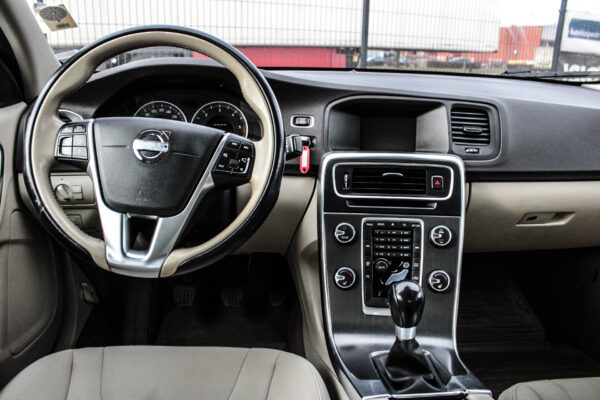 Volvo S60 - Image 10