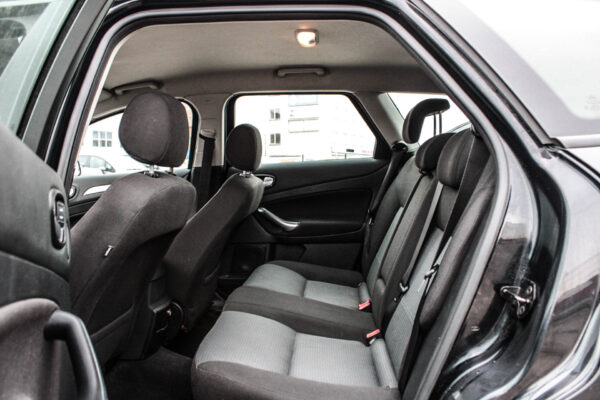 Ford Mondeo - Image 8