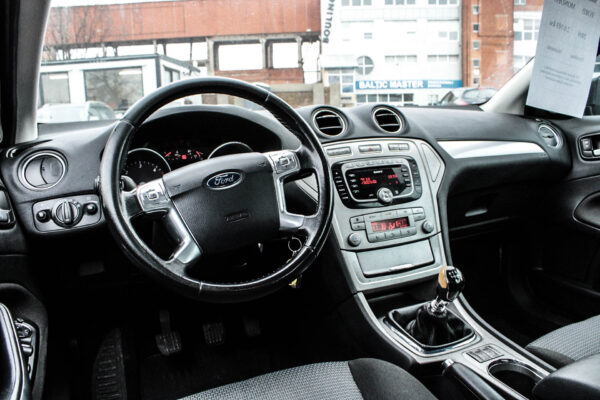 Ford Mondeo - Image 9
