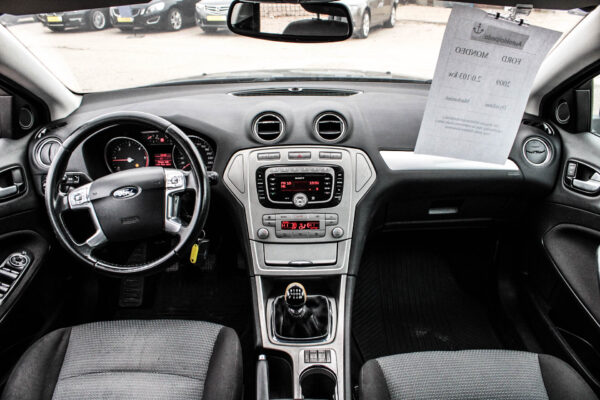 Ford Mondeo - Image 10