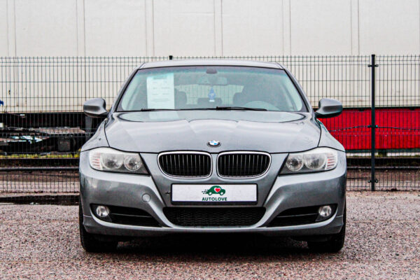 BMW 320 - Image 2