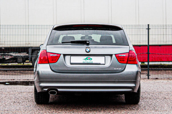 BMW 320 - Image 5