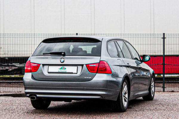 BMW 320 - Image 4