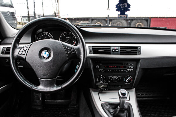 BMW 320 - Image 7