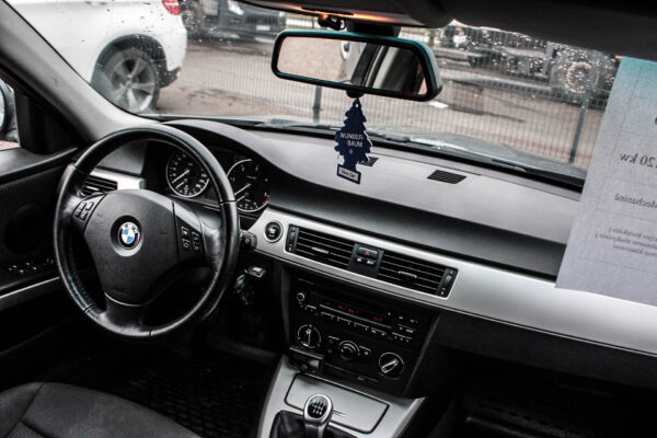 BMW 320 - Image 8