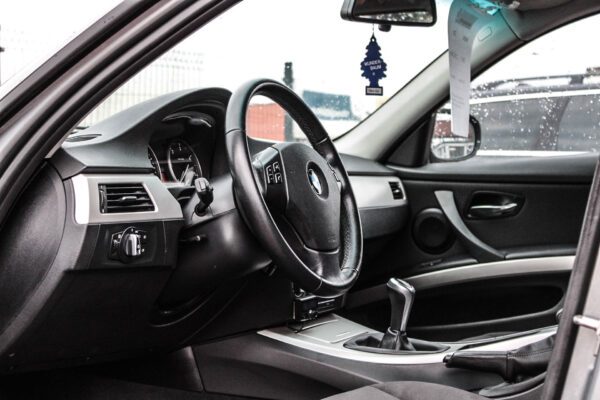 BMW 320 - Image 9