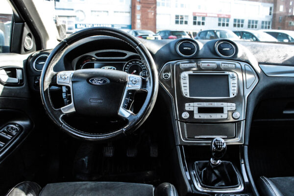 Ford Mondeo - Image 9