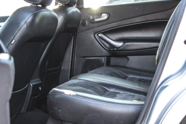 Ford Mondeo - Image 11