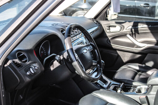 Ford Galaxy - Image 9