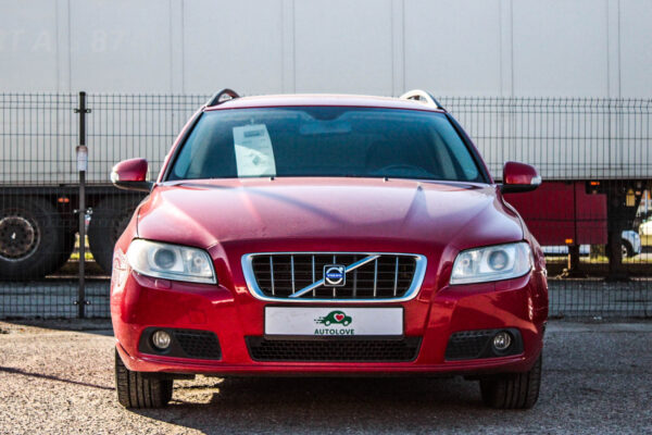 Volvo V70 - Image 2